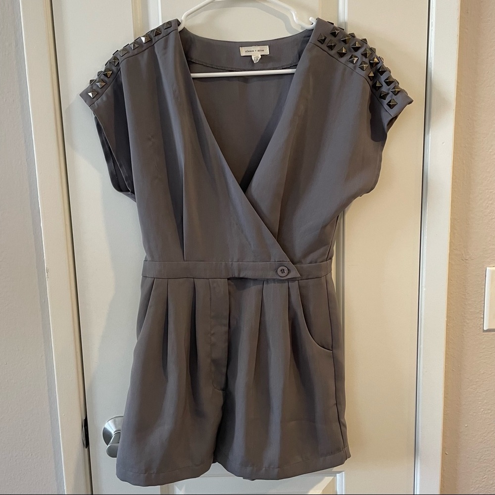 ☆Silence + Noise Grey Romper, V neck